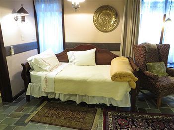 Stone Chalet B&B Inn And Event Center آن آربر، ميشيغان المظهر الخارجي الصورة