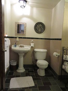 Stone Chalet B&B Inn And Event Center آن آربر، ميشيغان المظهر الخارجي الصورة