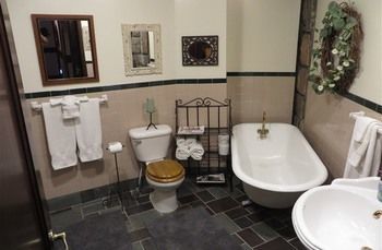 Stone Chalet B&B Inn And Event Center آن آربر، ميشيغان المظهر الخارجي الصورة