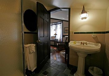 Stone Chalet B&B Inn And Event Center آن آربر، ميشيغان المظهر الخارجي الصورة